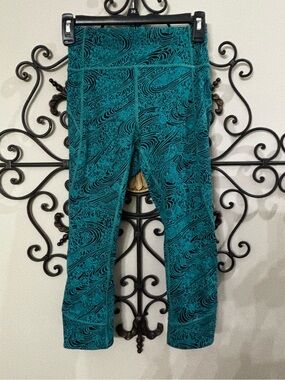 Lululemon size 4